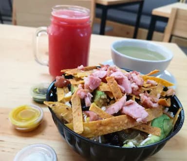 Combo Lunch: Ensalada + Jugo del Día