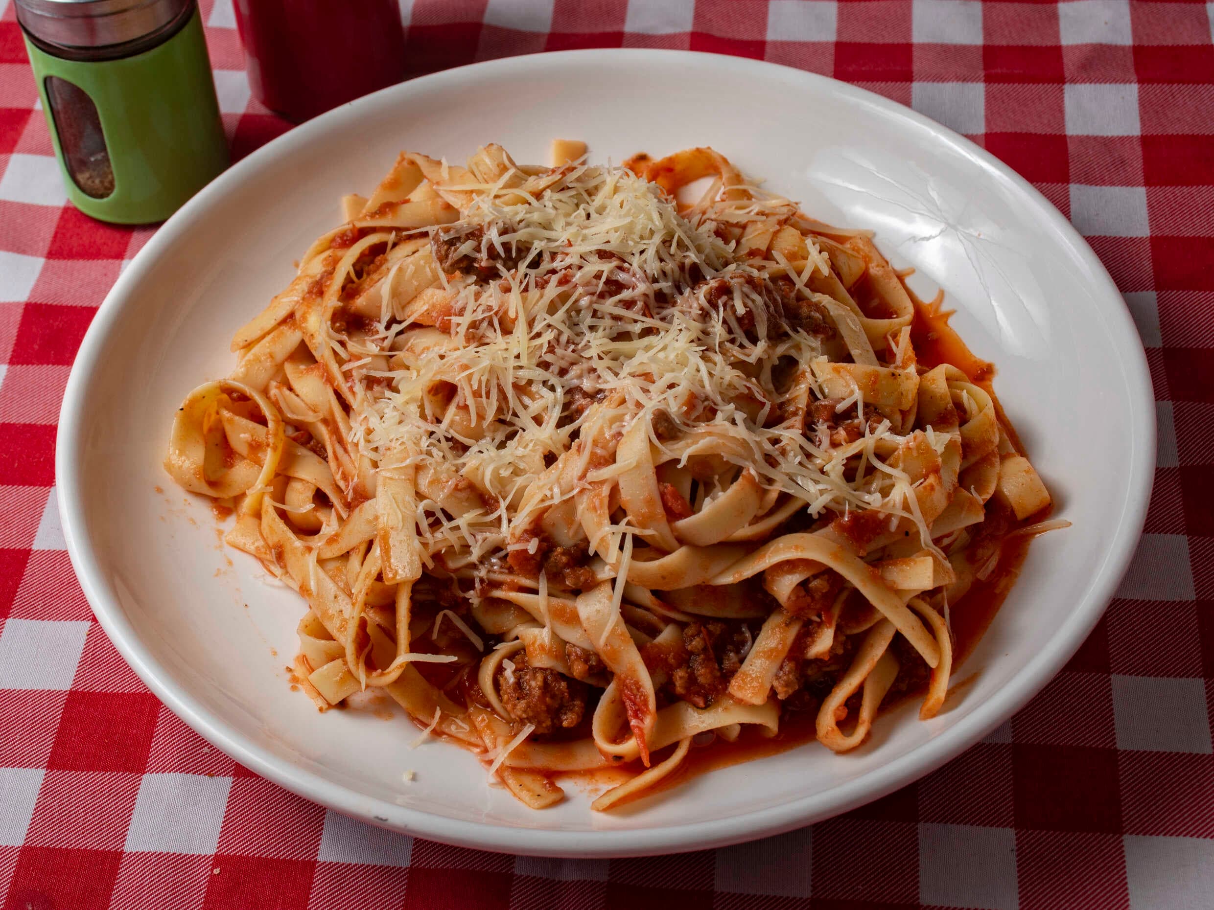 Fetuccini a la Bolognesa