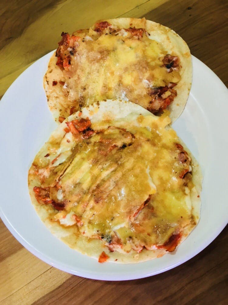 Taco de Chorizo con Queso