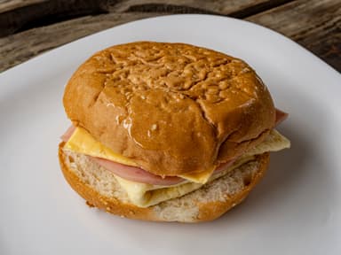 Hamburguesa de Huevo Jamón y Queso