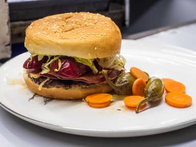 Hamburguesa con Salchicha