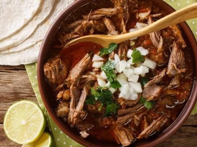 CONSOME CON CARNE