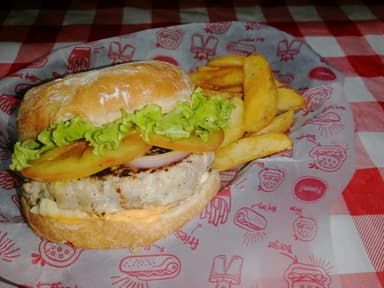 Combo Cannibal de Pollo + Papas + Gaseosa