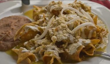 Combo Chilaquiles con Pollo y Café Gratis
