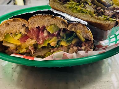 Baguette de res con guacamole