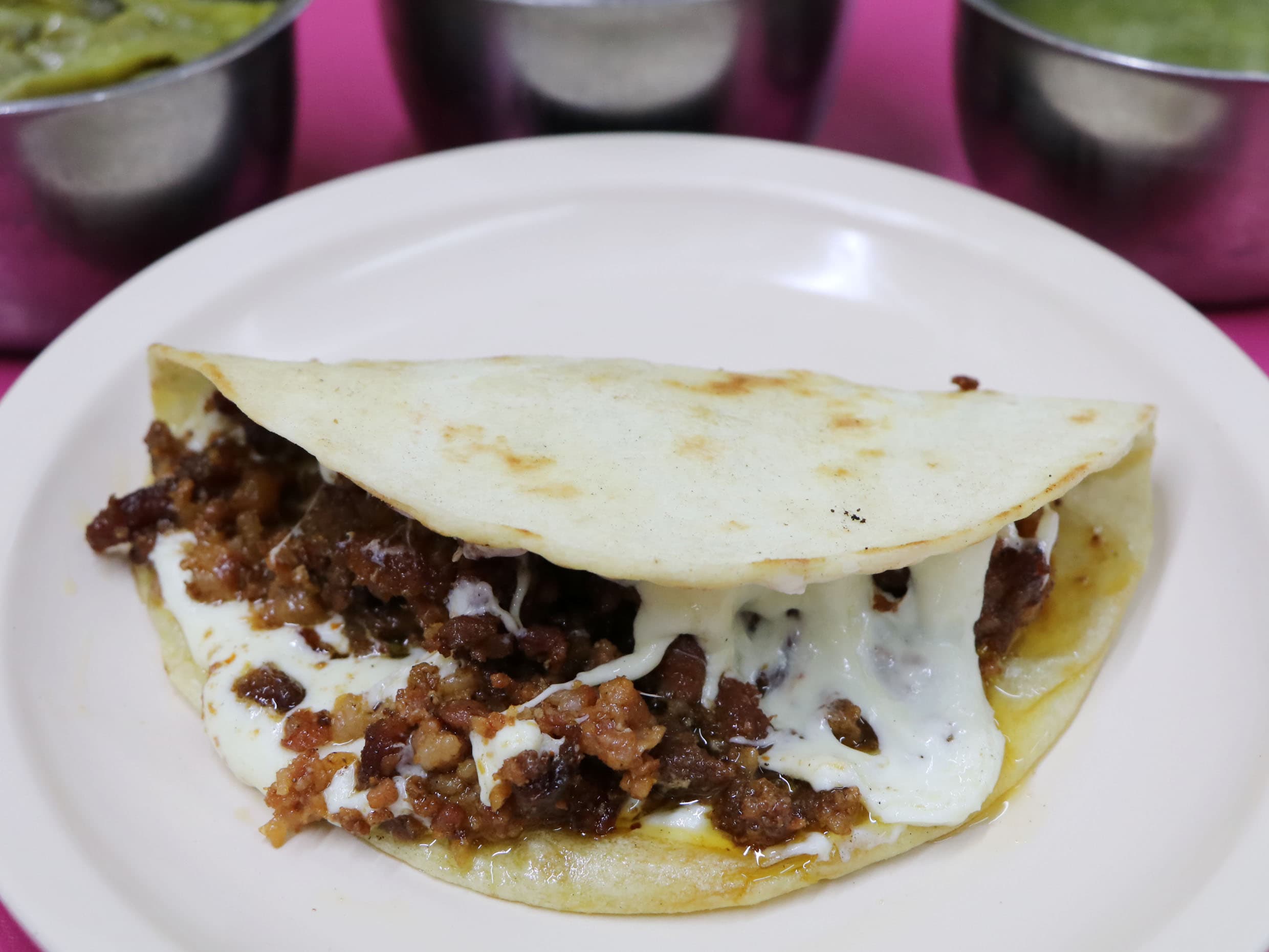 Taco de Chorizo con Queso