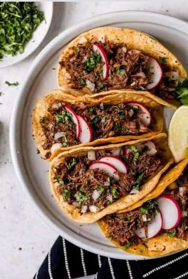 Orden de 5 tacos de birria con consome