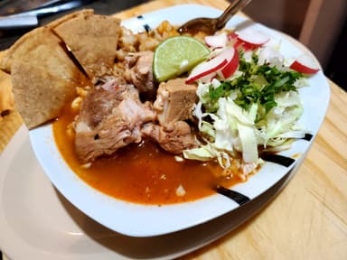 1 Pozole - 2 Tostadas - 1 Pepsi 355ml