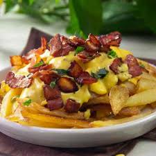 Papas con tocino y queso