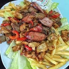 Salchipapa Parrillera (2 personas)
