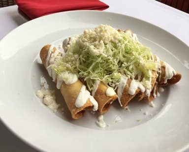 Tacos Dorados de Pollo