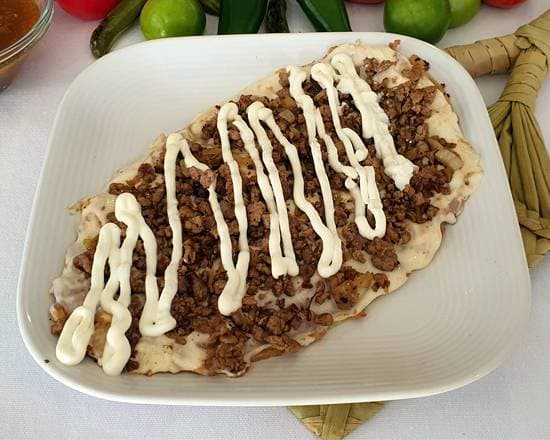 Huarache de Migaja con Queso Panela