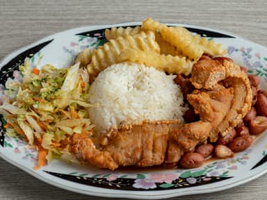 Almuerzo de Chicharrón