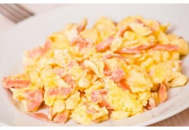 Huevos Revueltos con Jamón