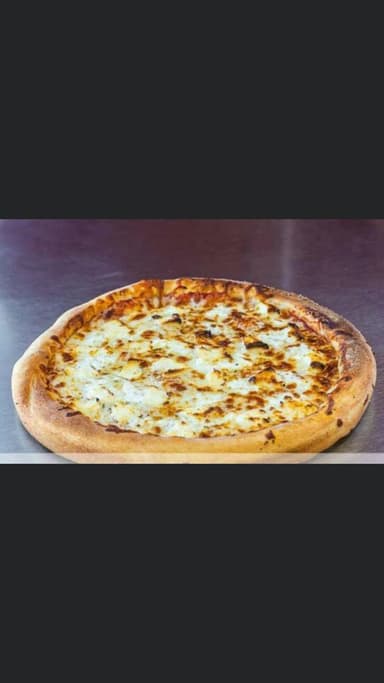 La de Tres Quesos Pizza Mediana