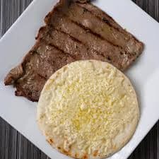 Arepa con Carne Asada