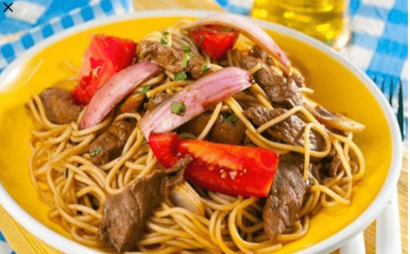 Tallarines con Lomo Saltado