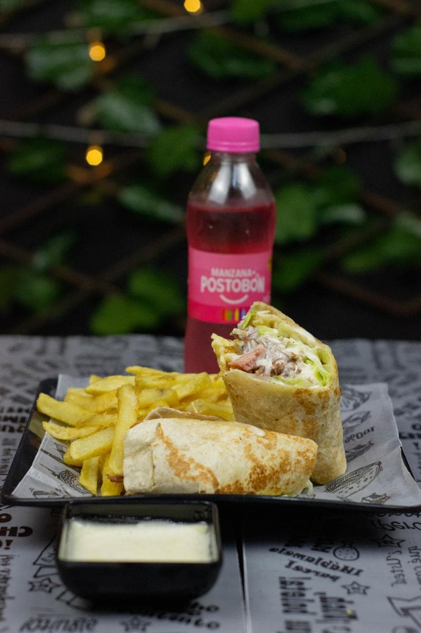 Burrito de Carne Con Papas y Bebida