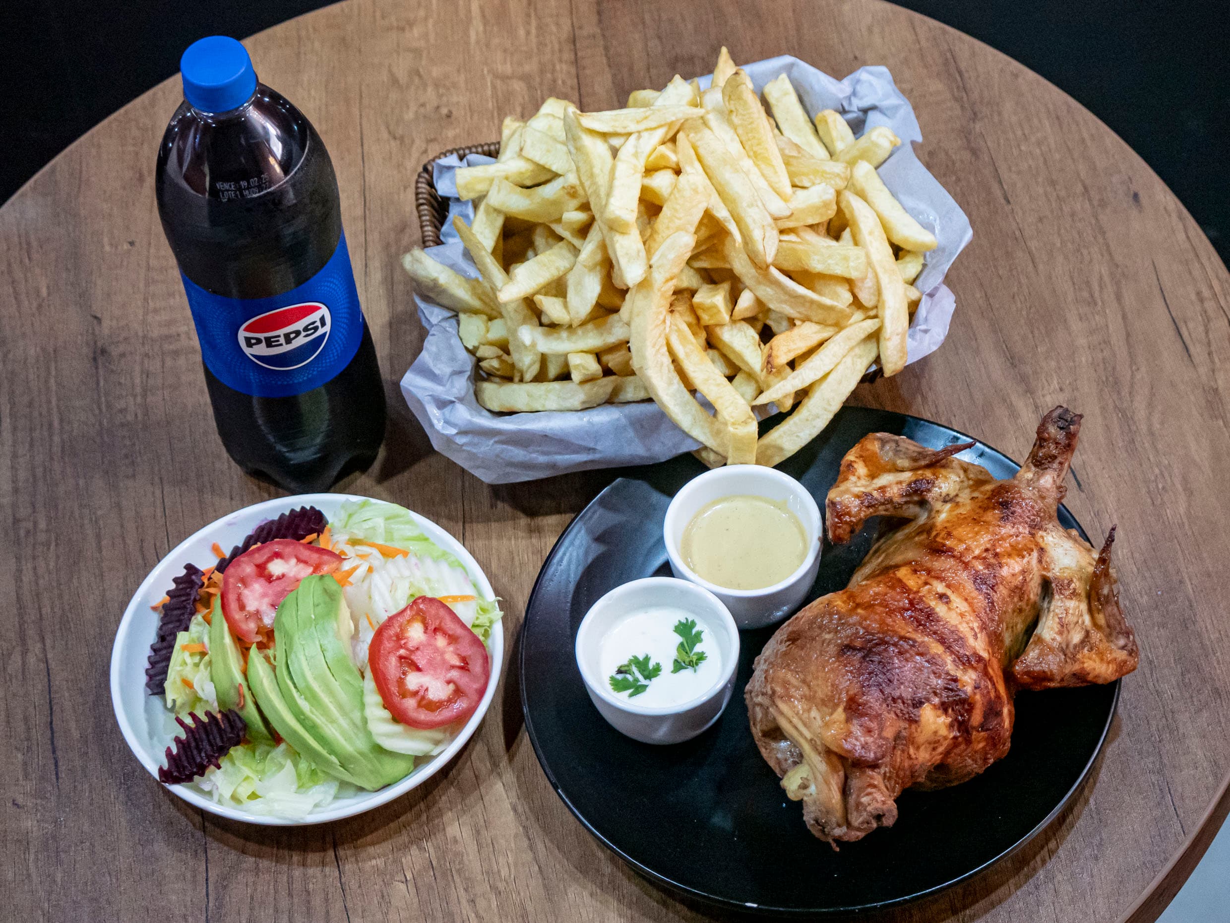 Pollo Entero con  Pepsi.