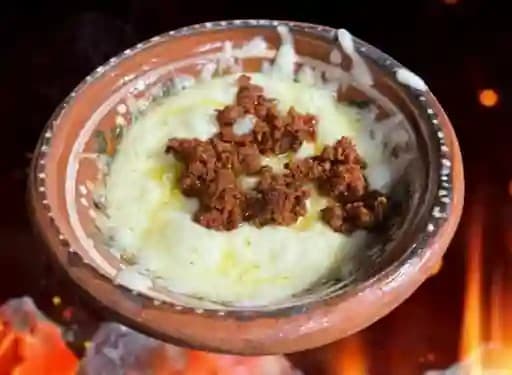 Queso Fundido con Chorizo