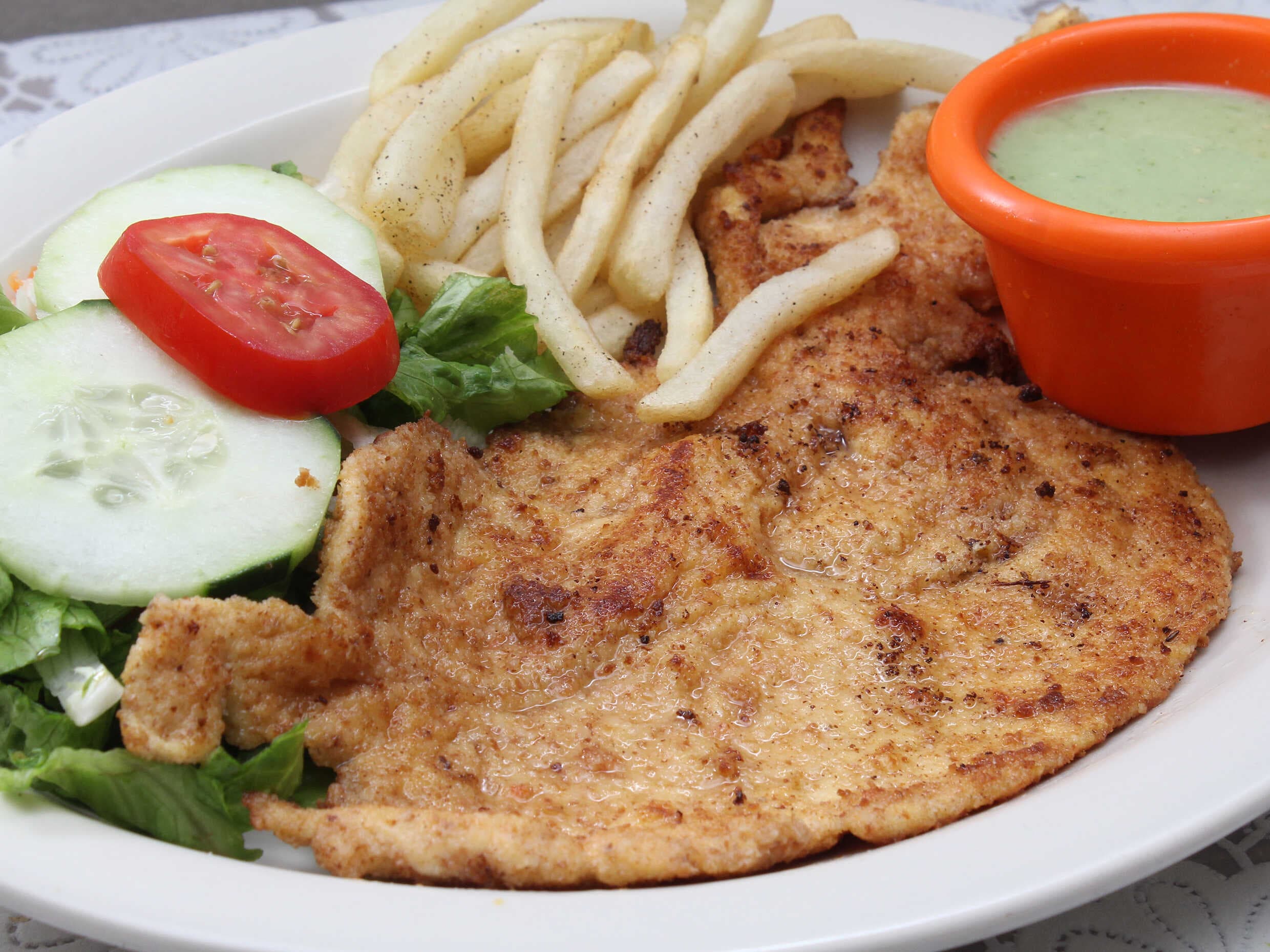 Milanesa de Pollo con Ensalada  Comida Completa