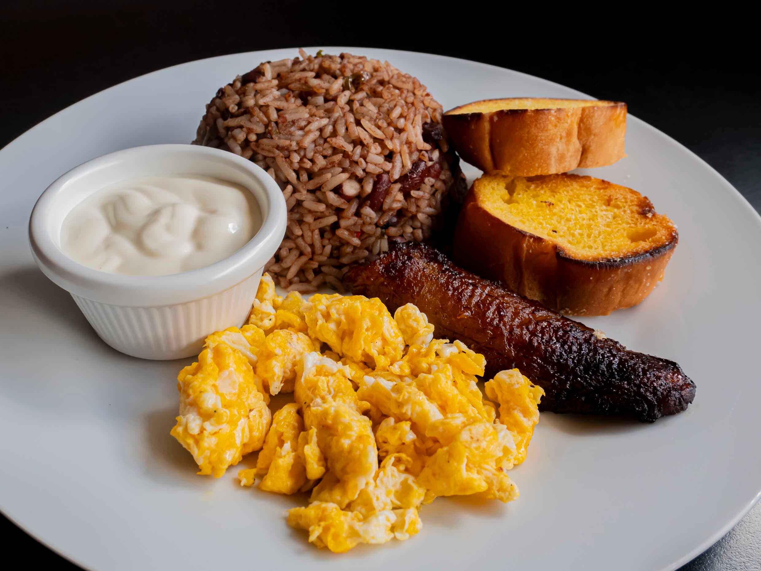 Gallo Pinto + Proteina a Elegir
