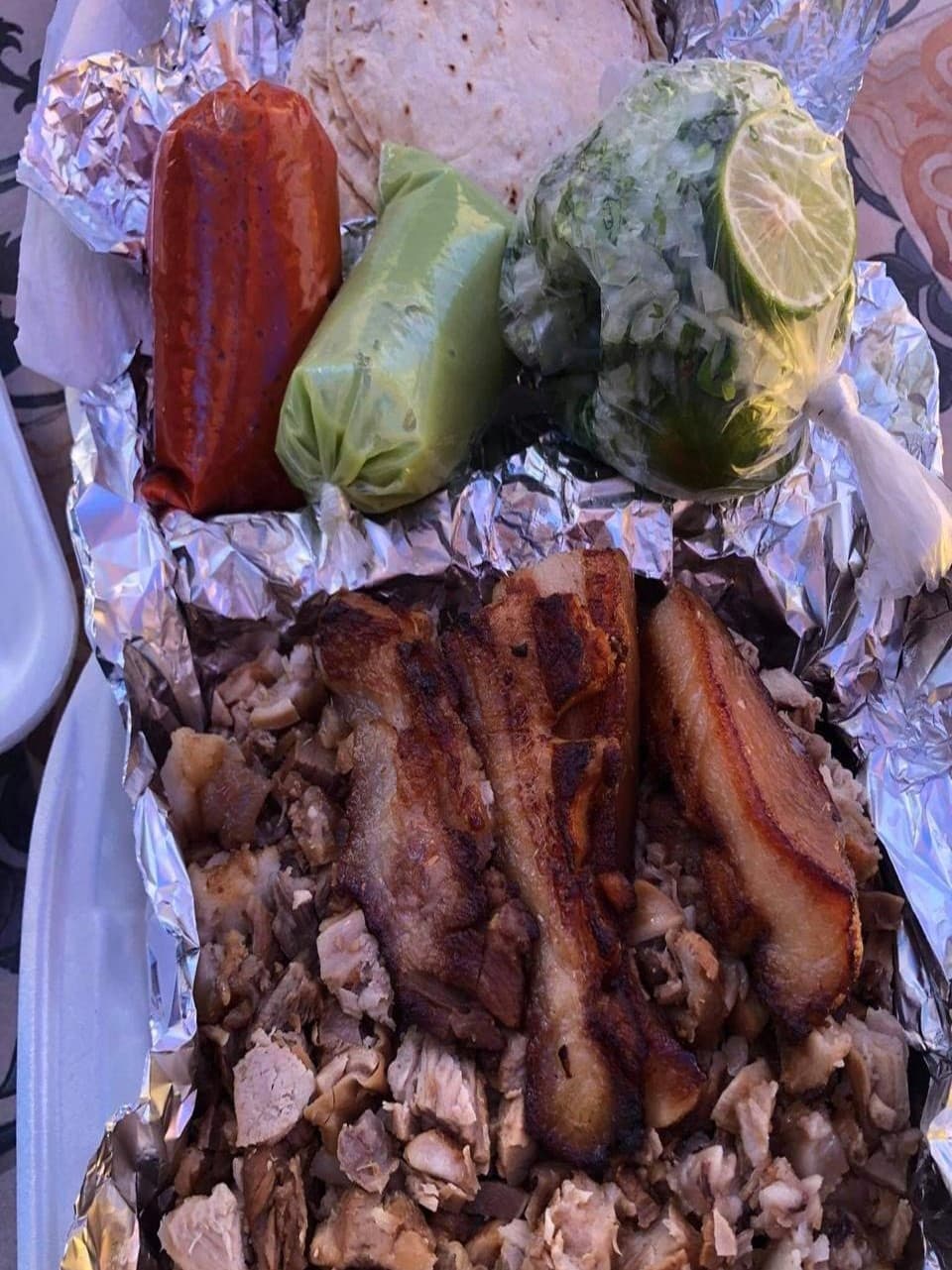 Tacos-  CARNE CON CUERITO