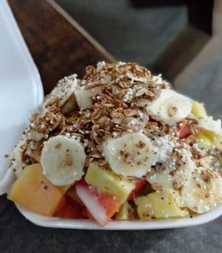 Plato de Fruta con Lechera
