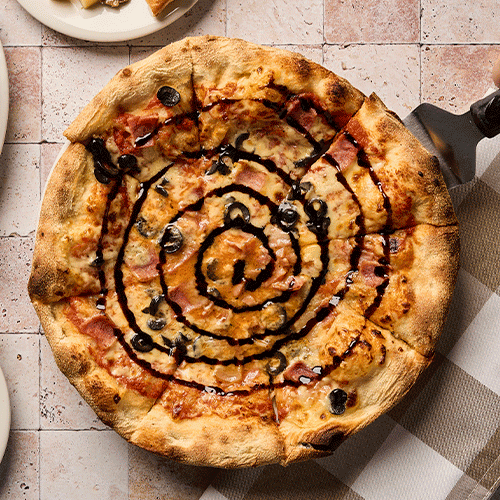 Pizza Ciruela y Tocineta