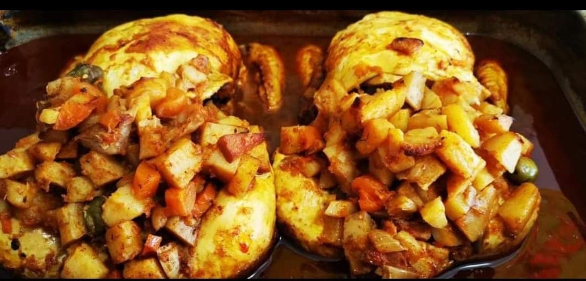Pollo Relleno + 2 Complemento ¡GRATIS!
