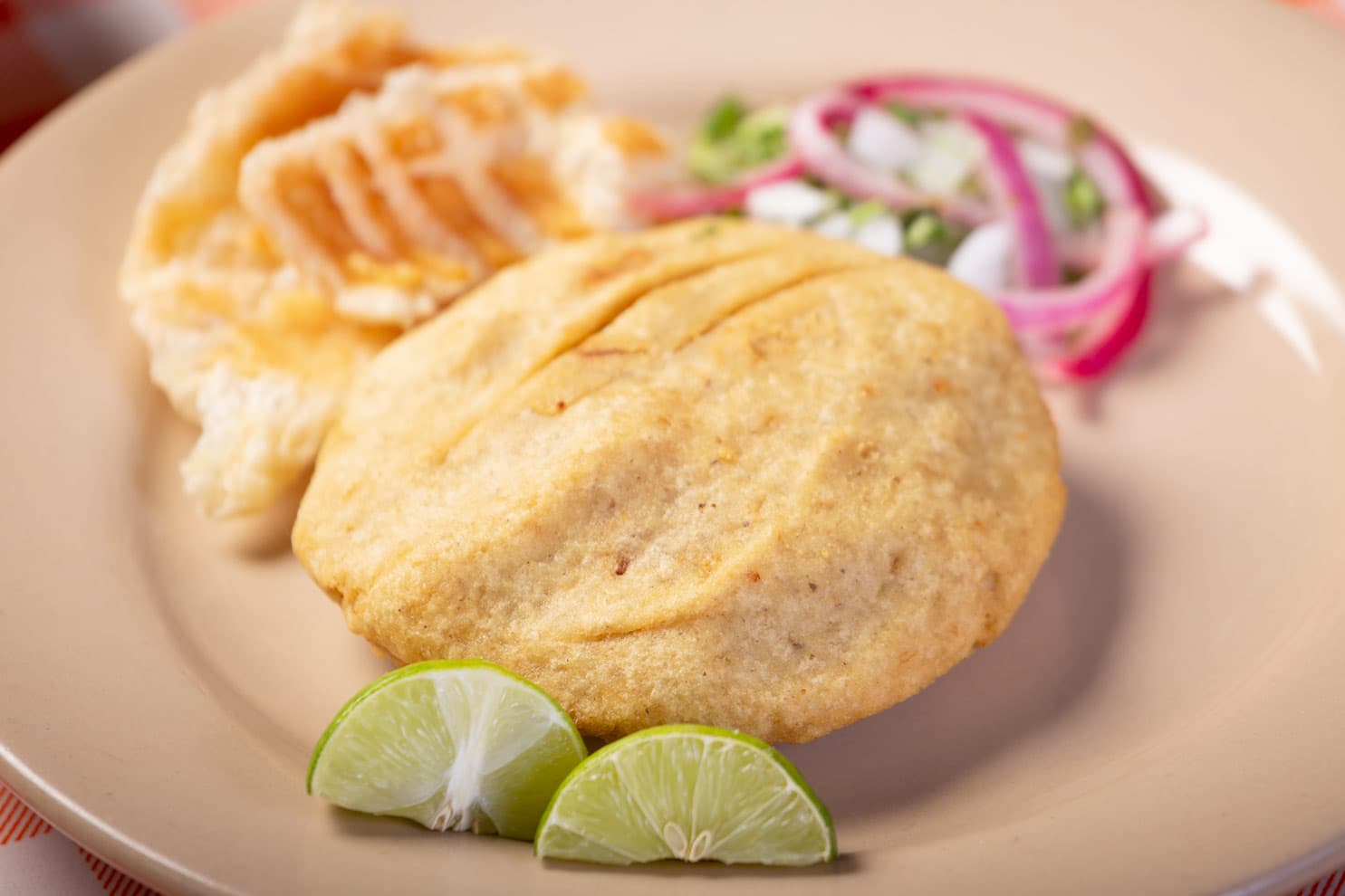 2 Gorditas de Chicharrón con Carnitas