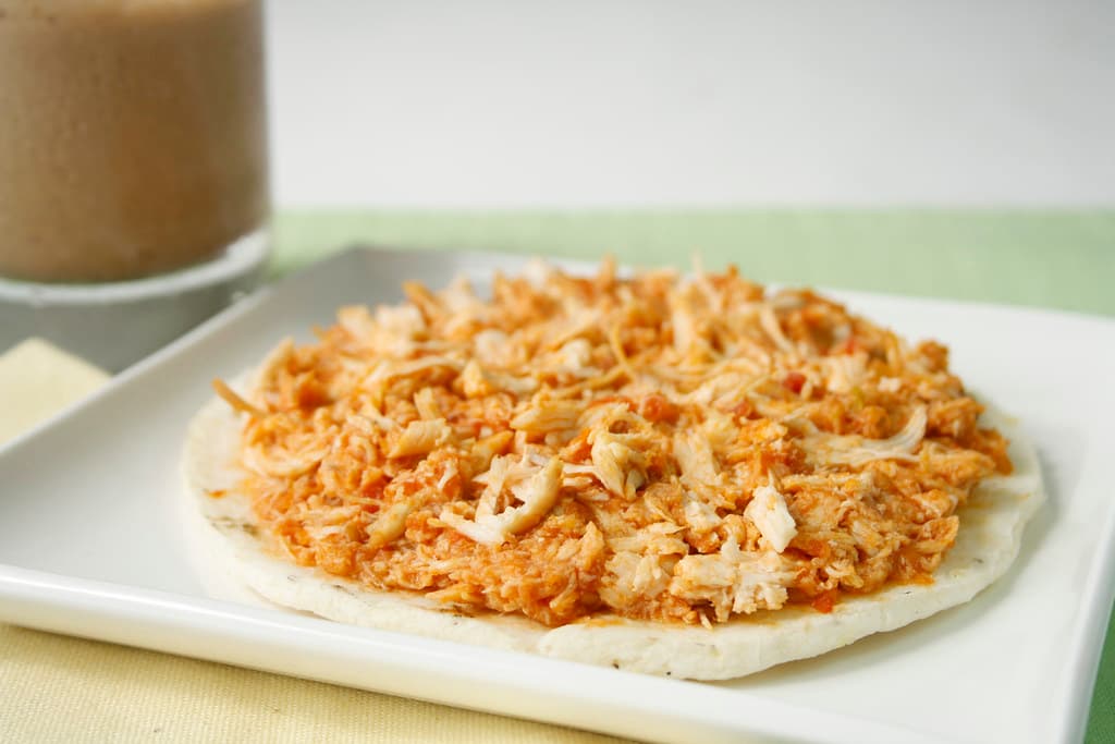 Arepa con Pollo Desmechado