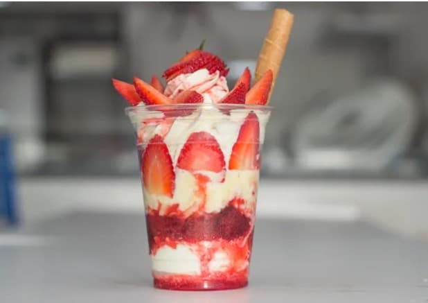 Combo  Fresas a la Crema + Granizado de Café