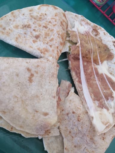 Montado de Chicharrón en Salsa Verde