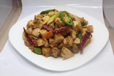 Pollo Picante y Un Rollo Primavera.