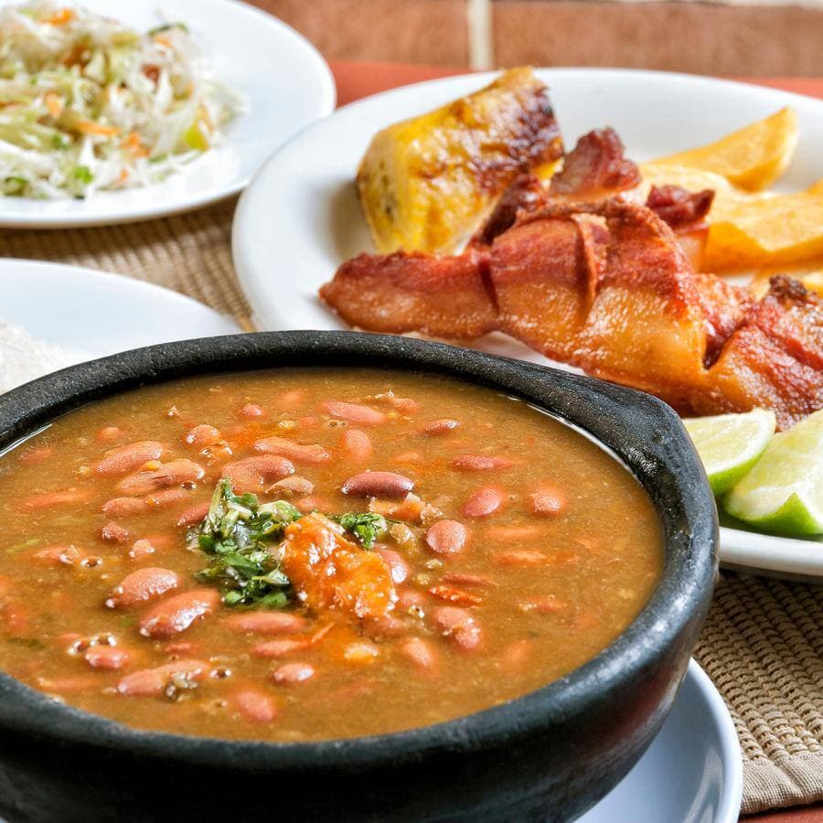 Frijoles con Chicharrón