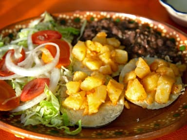 Sopes de Carne