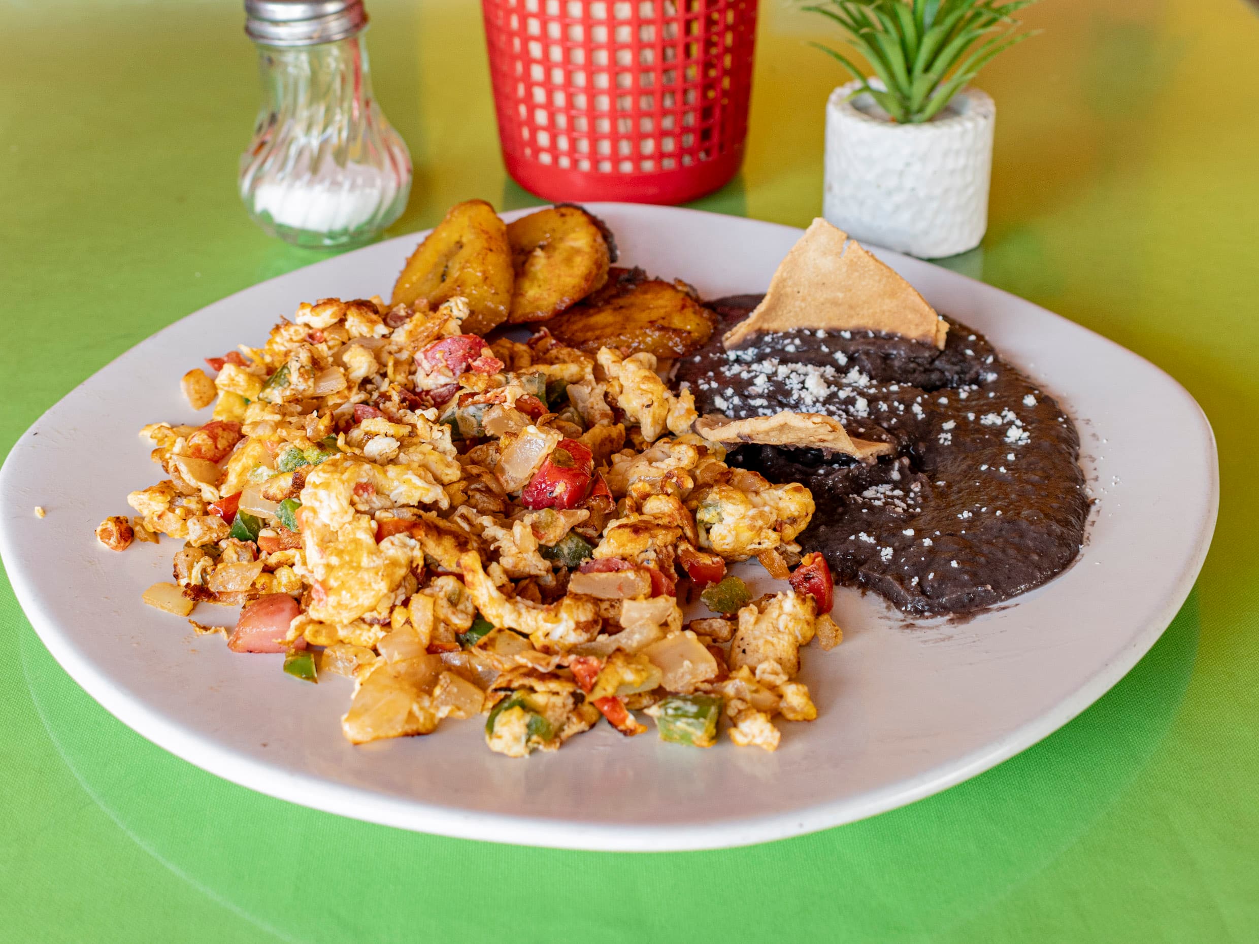 Huevos Revueltos a la Mexicana