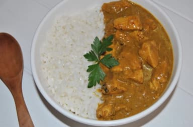 Arroz Blanco con Pollo  en salsa curry