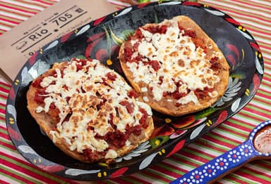 Molletes con Chorizo