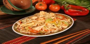 Chau Mein de la casa (mediano)