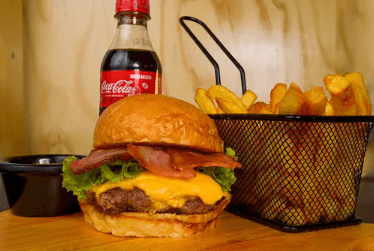 Combo Hamburguesa Especial con Papas y Gaseosa