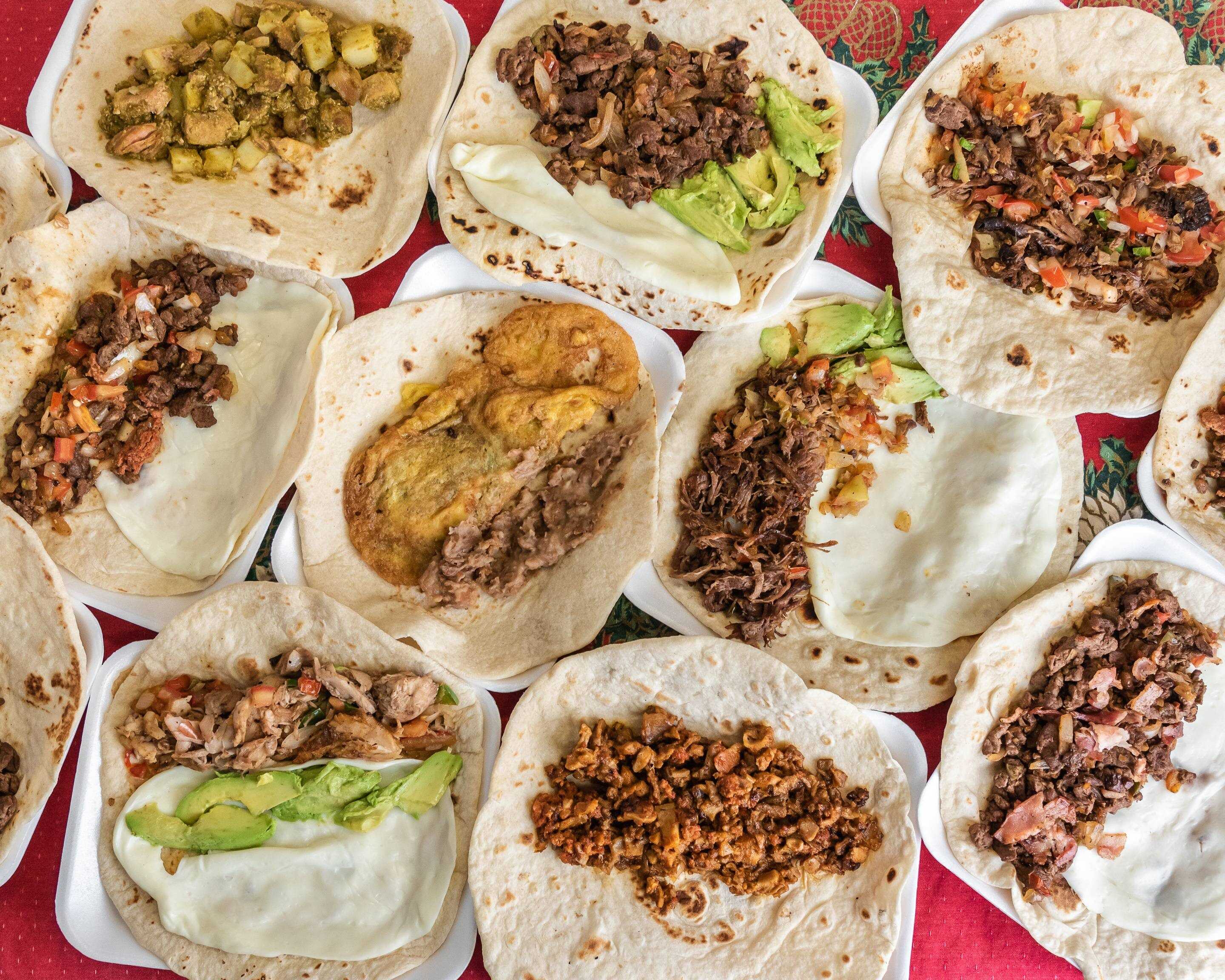 burrito de deshebrada en verde
