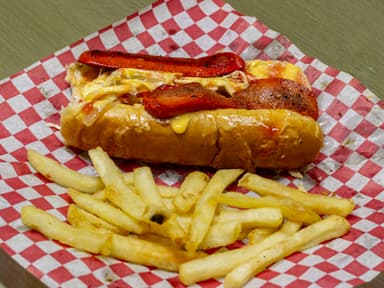 Hot dog de Salchichón con papas