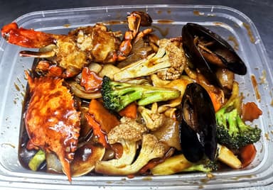 Mariscos con Vegetales en Salsa de Ostiones