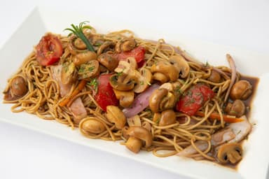 Tallarín Saltado de Champiñones