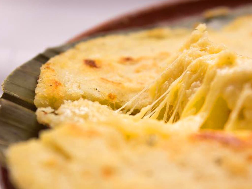 TortiEmpanada de Salchichón con Queso