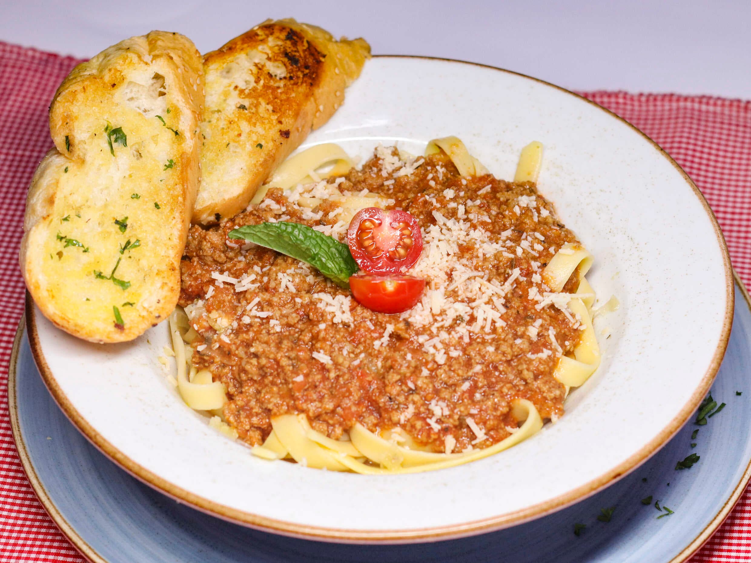 Fettuccine Bolognesa