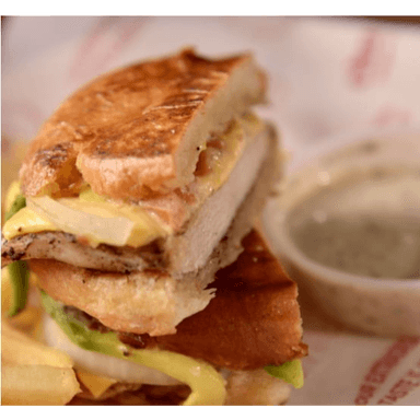 Sándwich Pollo y Aguacate