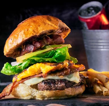 Hamburguesa La Gringa + papas + Limonada 16 Oz
